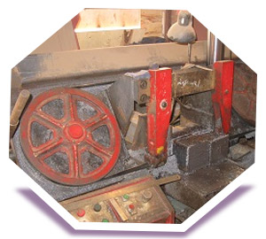 Hacksaw machine cutting